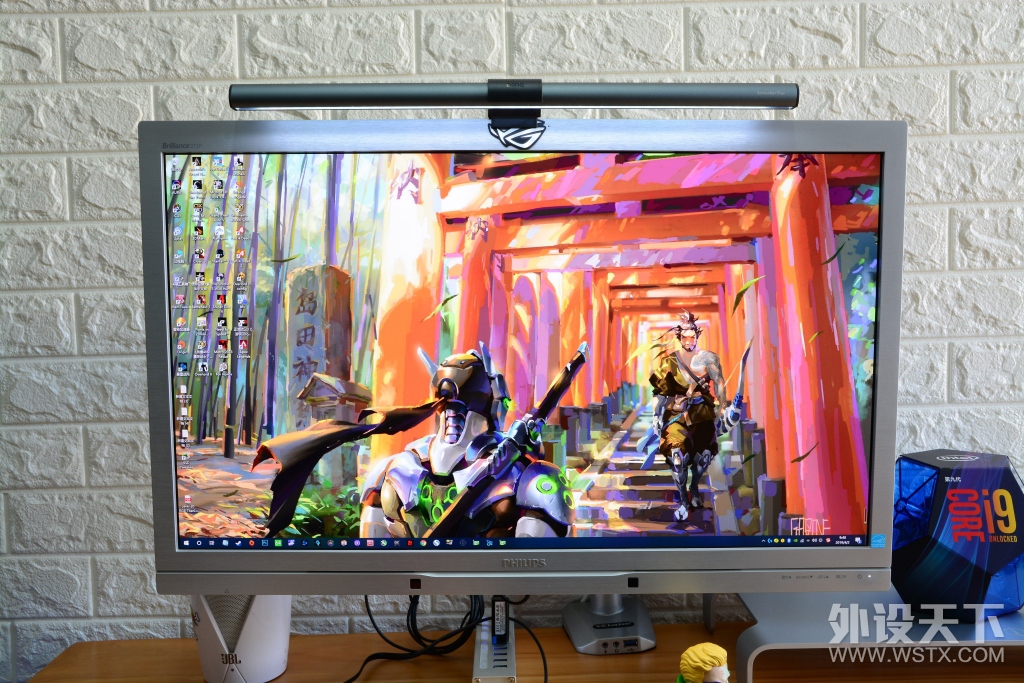ҹ���е�һ˿��������BenQ ���� ScreenBar Plus ��ʾ����Ļ�ҵ�����