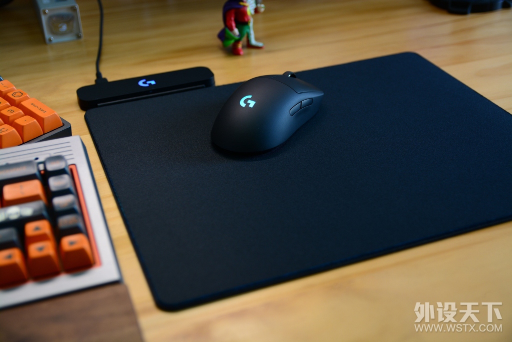 ҹ���е�һ˿��������BenQ ���� ScreenBar Plus ��ʾ����Ļ�ҵ�����