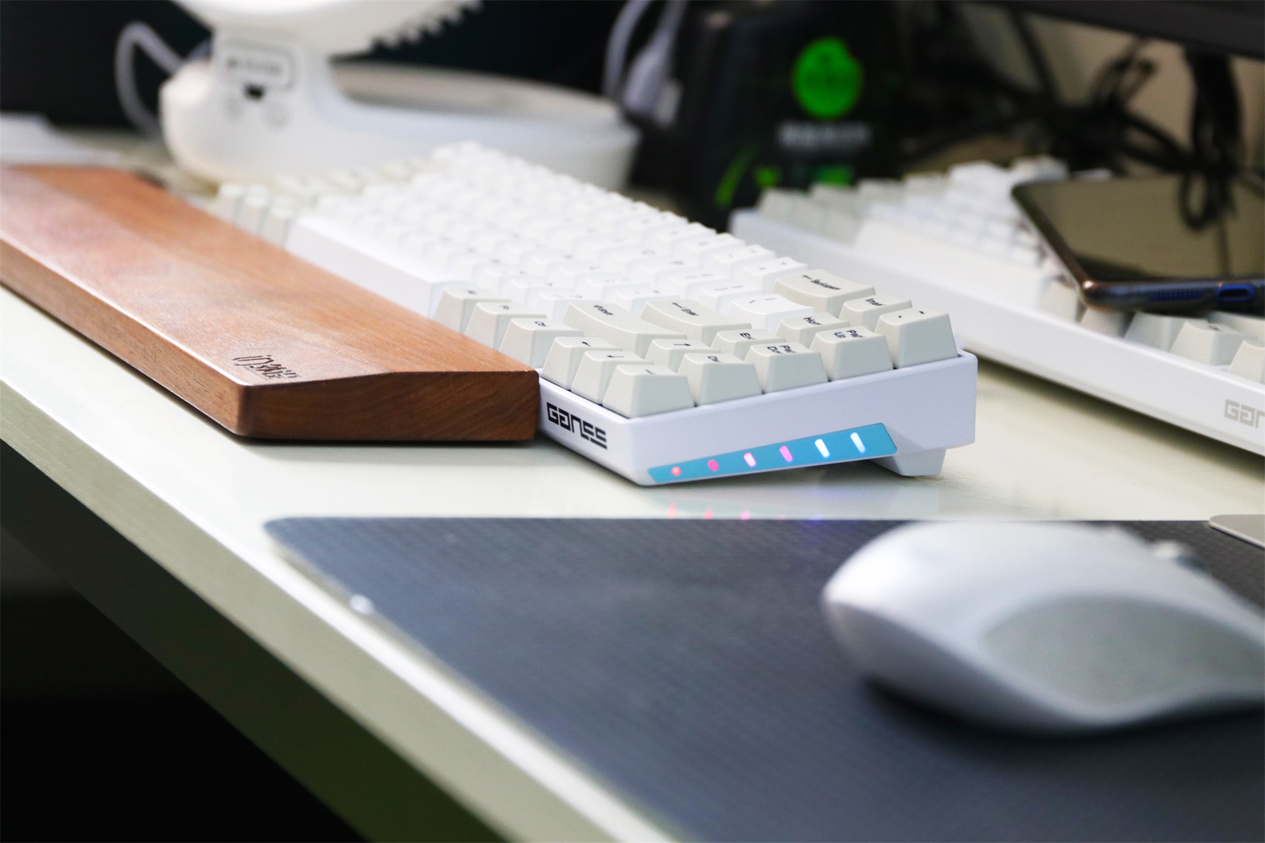 ��������������һ�ѿ��������Ƽ��ĵļ��̡���GANSS ALT71���߼���