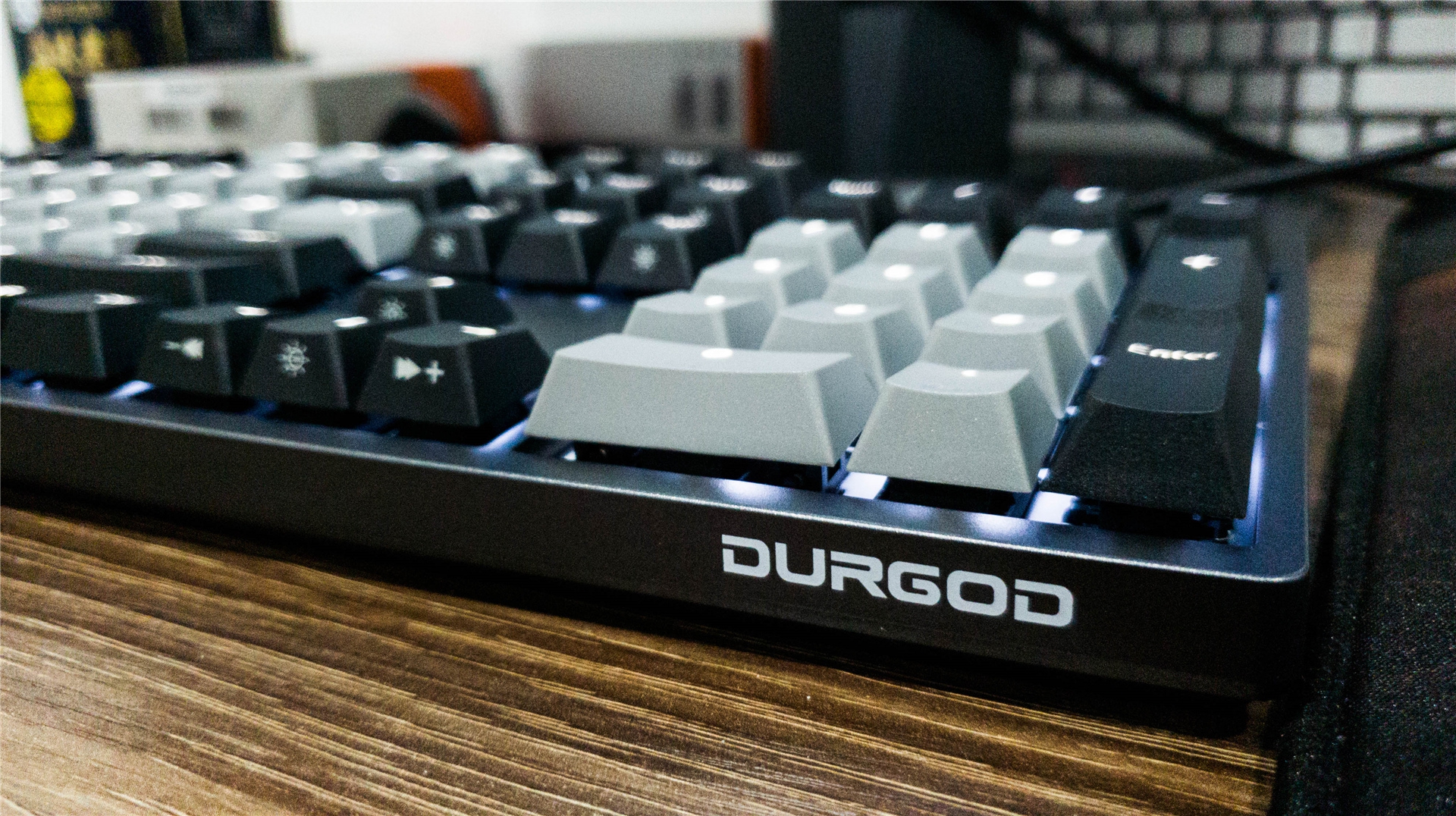 ���׵Ļ�е���̣�DURGOD��٤K320���ᣨRGB����K310��ջҰ׹��޶�������