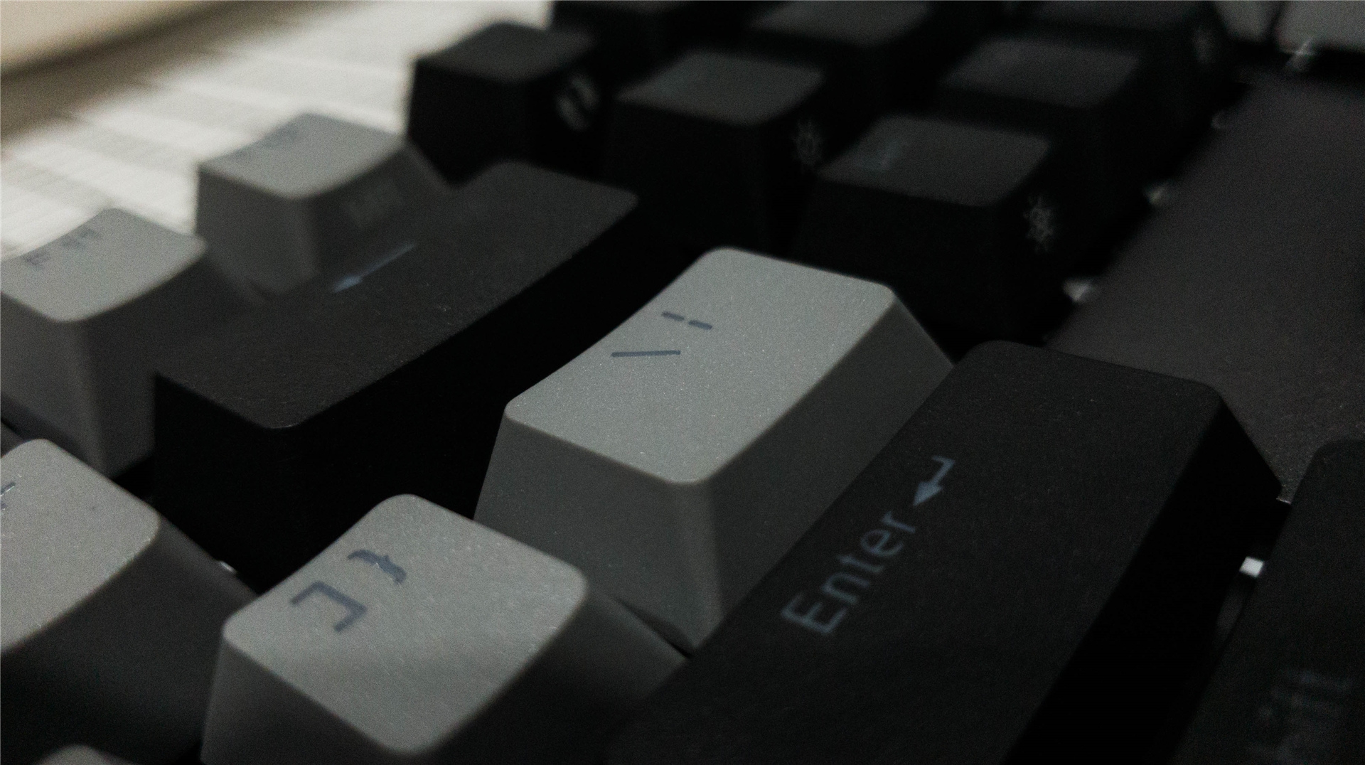 ���׵Ļ�е���̣�DURGOD��٤K320���ᣨRGB����K310��ջҰ׹��޶�������