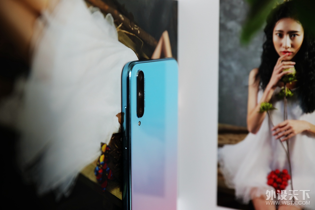 ����AMOLED��Ļָ�ƣ���ҫ20�ഺ�����Щ����Ҳ���ݺ���