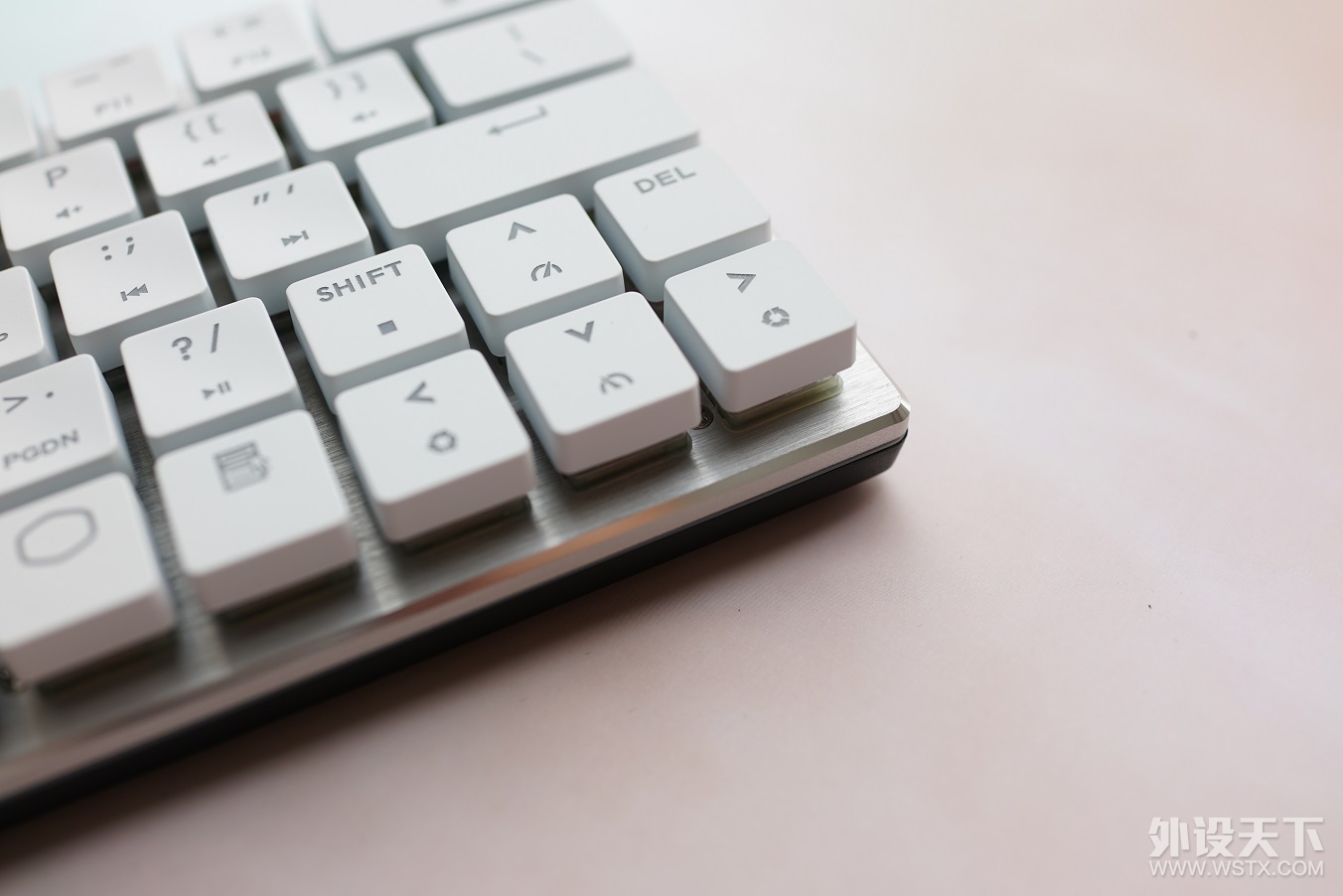 �����ԡ�С�ɾ���������ǿ��������������SK621��ײMM710������