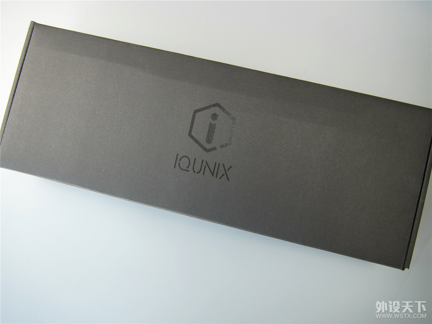 顪iQunix F60 е