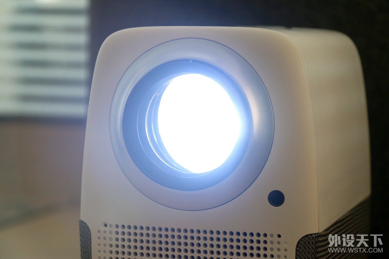 WEBOX T1ͶӰ�ǣ��޹�桢�޵�����Խ������˽�˾�ĻӰԺ