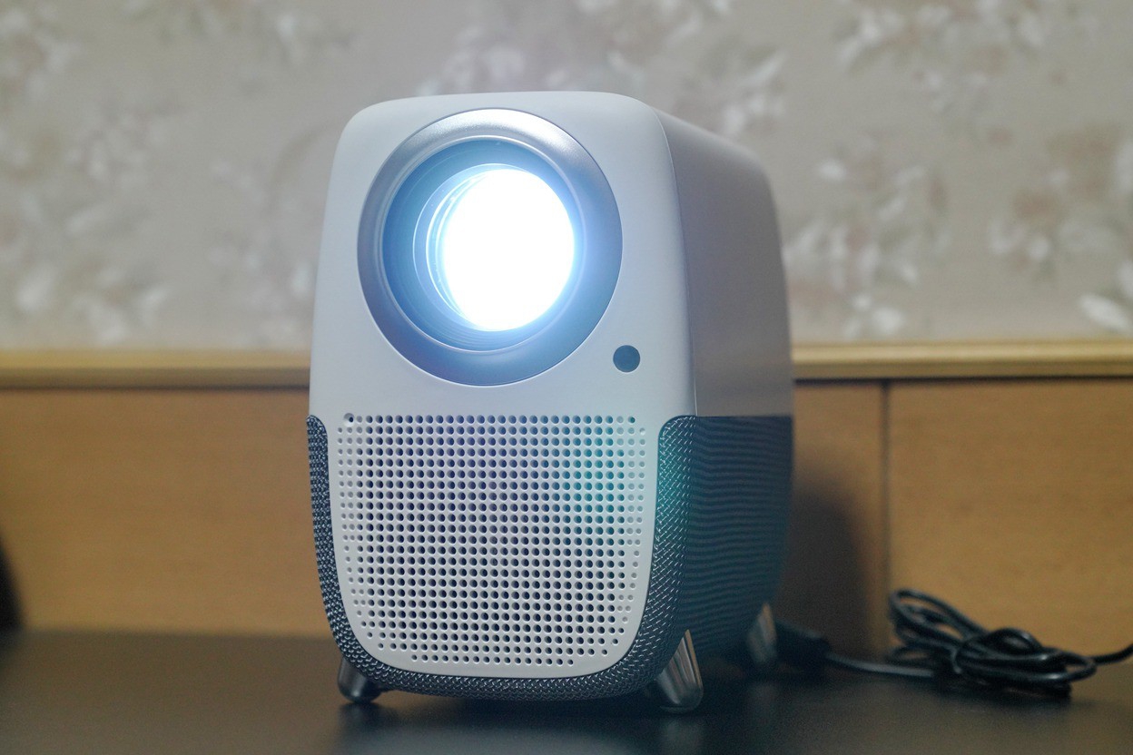 WEBOX T1ͶӰ�ǣ��޹�桢�޵�����Խ������˽�˾�ĻӰԺ