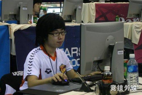 1145069_pcgames_0725_esatr8_thumb.jpg