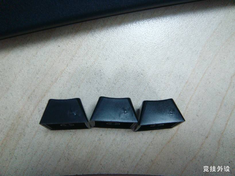 ��������ϲ�İ�ɫ͹�㣬�ƹ��������Ƭ���Ǻ����