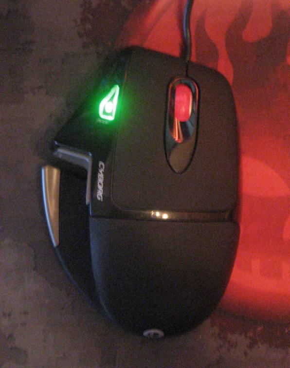 Saitek Cyborg Gaming Mouse���������⡣��Ƶ���ӣ�