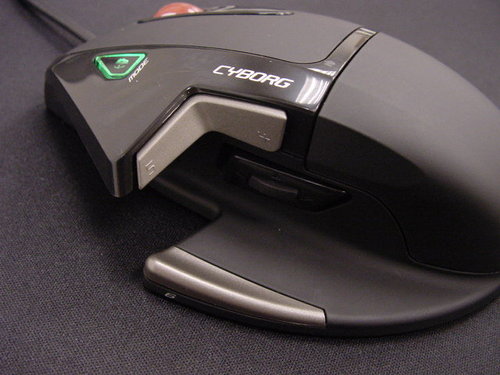 Saitek Cyborg Gaming Mouse���������⡣��Ƶ���ӣ�