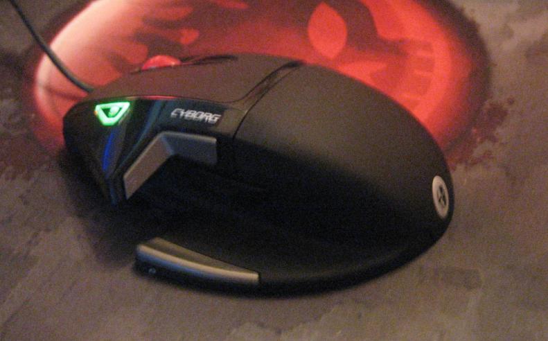 Saitek Cyborg Gaming Mouse���������⡣��Ƶ���ӣ�