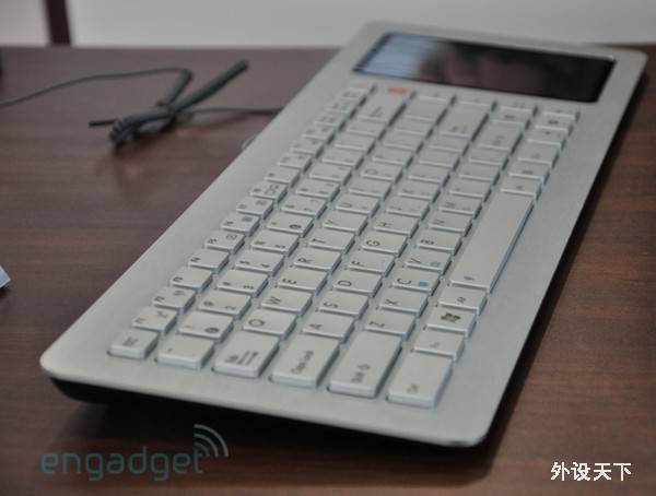 small_eee_keyboard-cebit1417.jpg