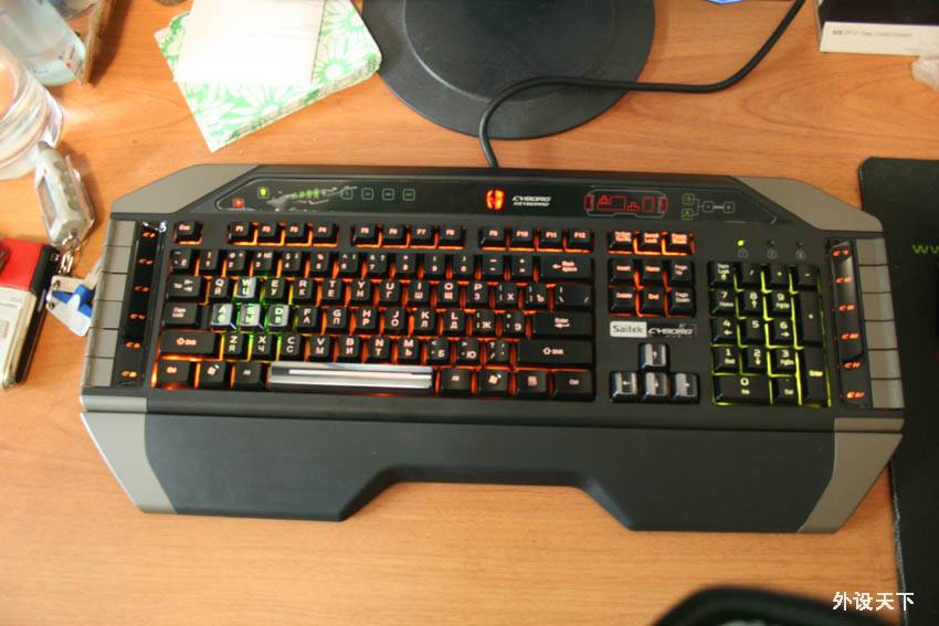 ����һ�ſ��Ƽ����Ǵ����ġ� WASD �ո���������Һ����ǵ�Ƶġ�