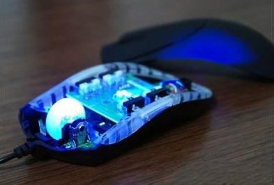 �о� Razer �Ի�еʽ���ֺ��а�������