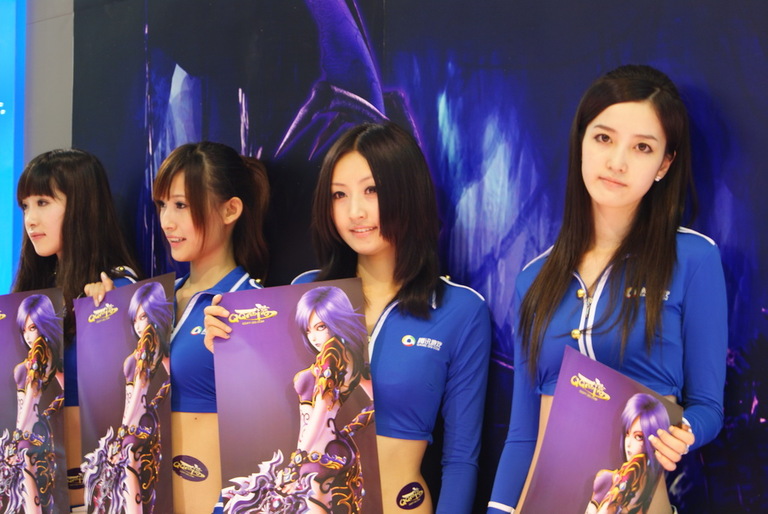 �������׷���ChinaJoy��չShowGirlֱ����(Ԥ��l�賿������70��)��ת����