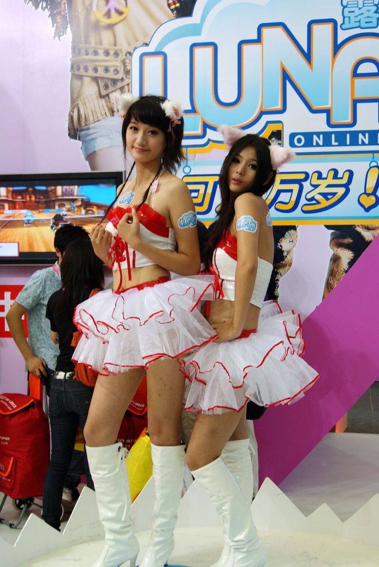 �������׷���ChinaJoy��չShowGirlֱ����(Ԥ��l�賿������70��)��ת����