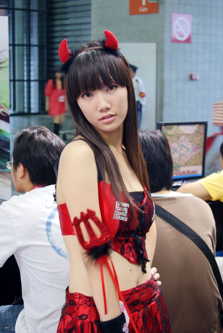 �������׷���ChinaJoy��չShowGirlֱ����(Ԥ��l�賿������70��)��ת����
