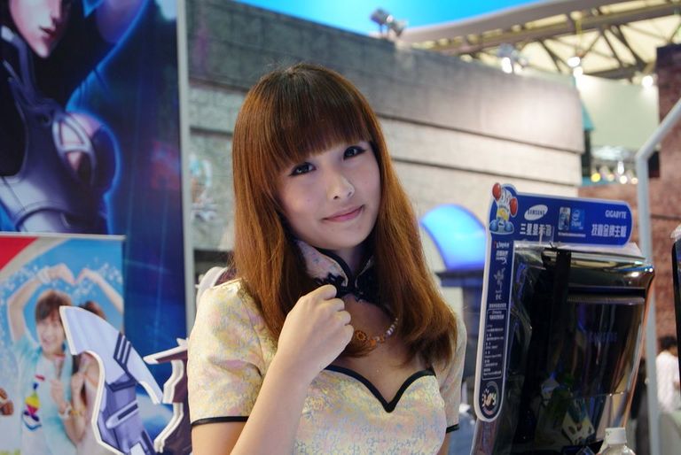 �������׷���ChinaJoy��չShowGirlֱ����(Ԥ��l�賿������70��)��ת����