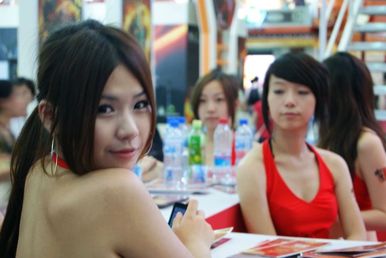 �������׷���ChinaJoy��չShowGirlֱ����(Ԥ��l�賿������70��)��ת����