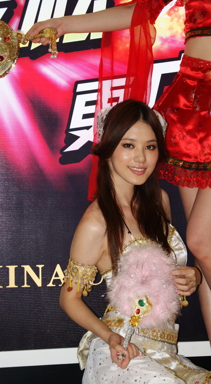 �������׷���ChinaJoy��չShowGirlֱ����(Ԥ��l�賿������70��)��ת����