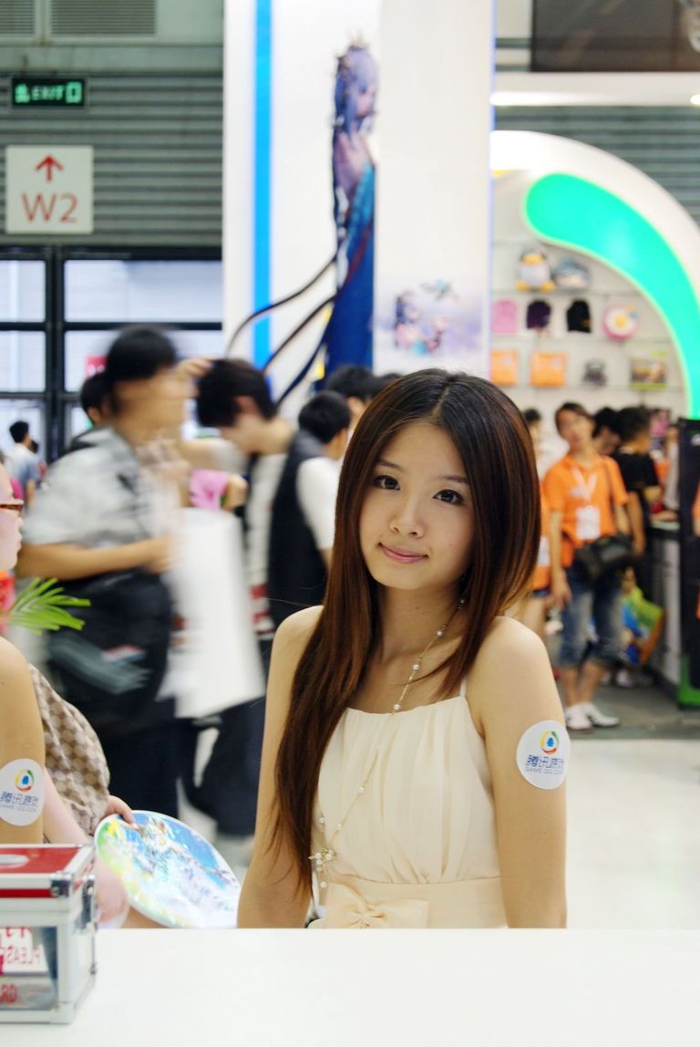 �������׷���ChinaJoy��չShowGirlֱ����(Ԥ��l�賿������70��)��ת����