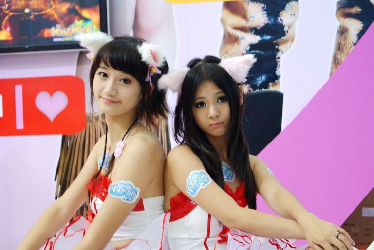 �������׷���ChinaJoy��չShowGirlֱ����(Ԥ��l�賿������70��)��ת����