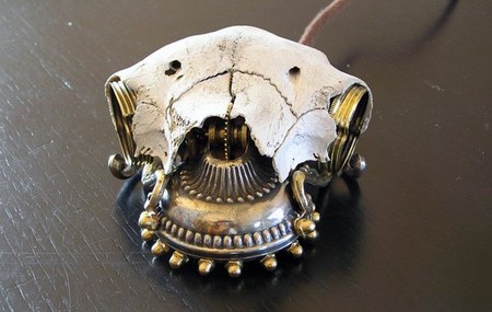 ����Ȼɽ��ͷ�ǹǺͻ�ͭ�������� ����û����