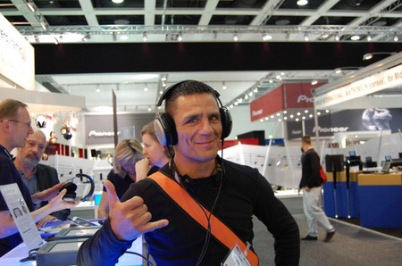 ���Ƕ������콢Tesla1����IFA