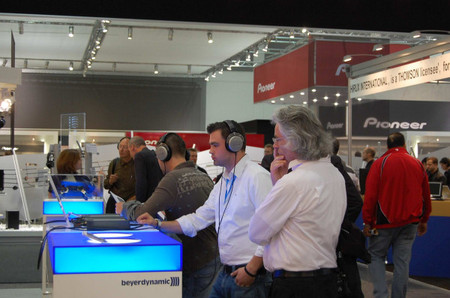 ���Ƕ������콢Tesla1����IFA