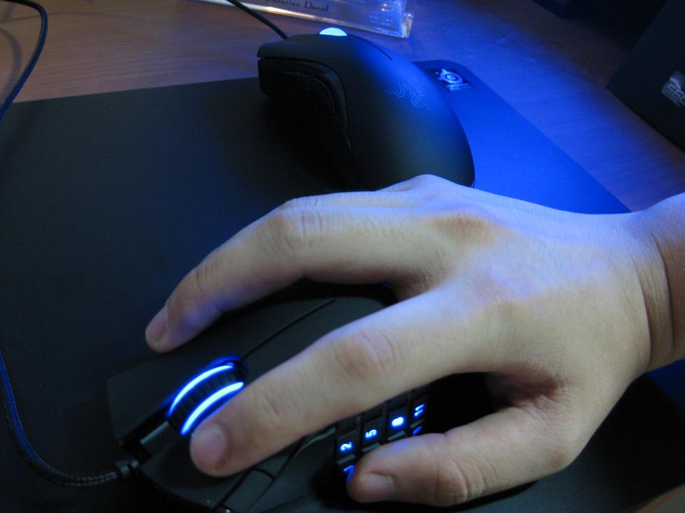 �ָз��� NAGA �Ҳ����幤��ѧ����������㣬��ȹ��߾ͱȽϱ�׾��������