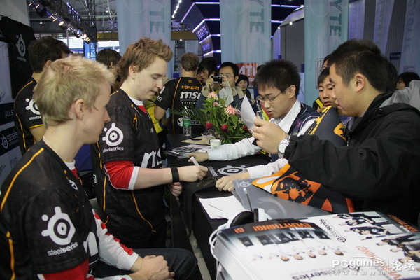 WCG2009ɶܾ羺ͼƬSteelSeriesչ