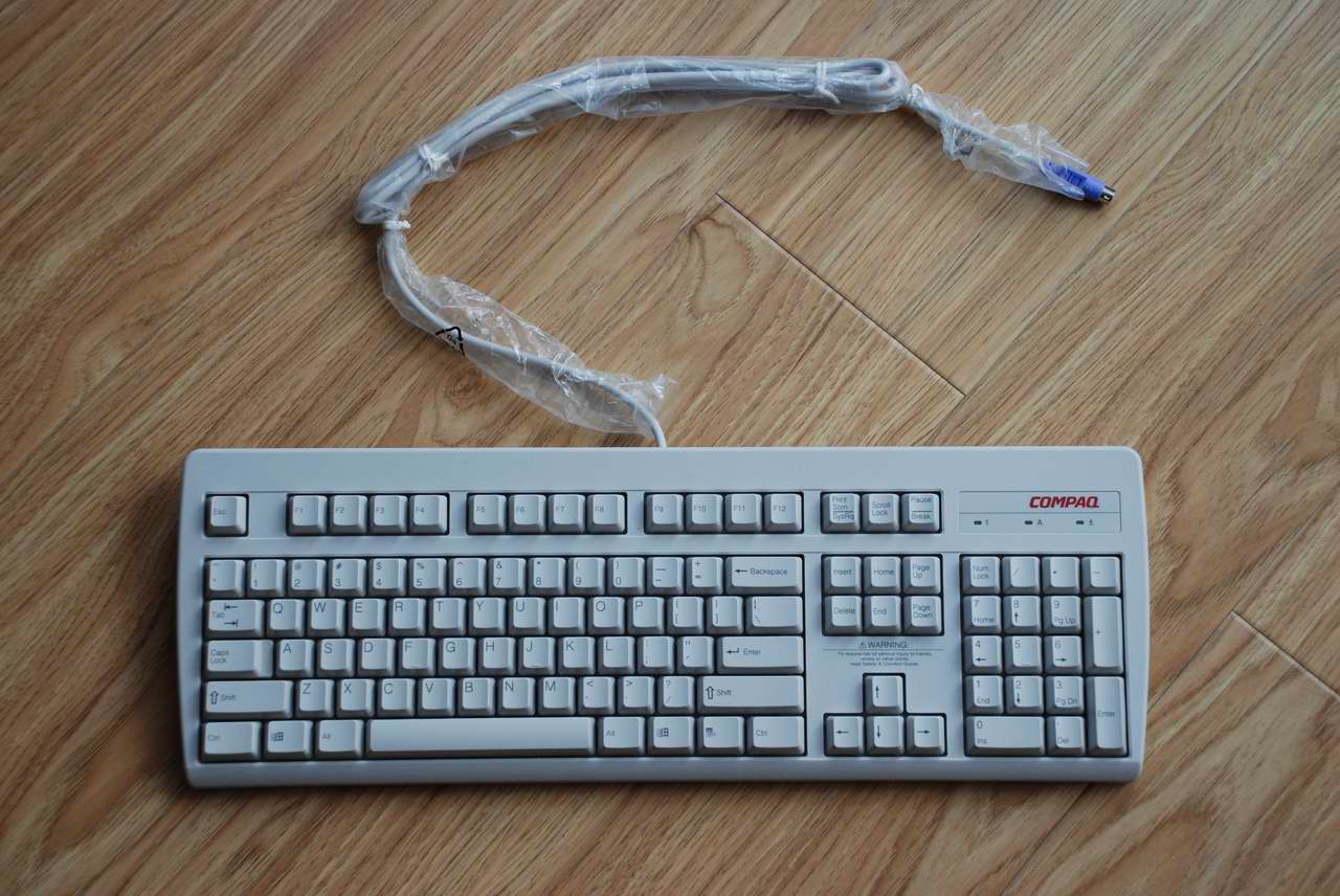 ���˶�ɹѼ��~~��Ū����Ĥ��BENQ �ĺ����COMPAQ��RT235BTW