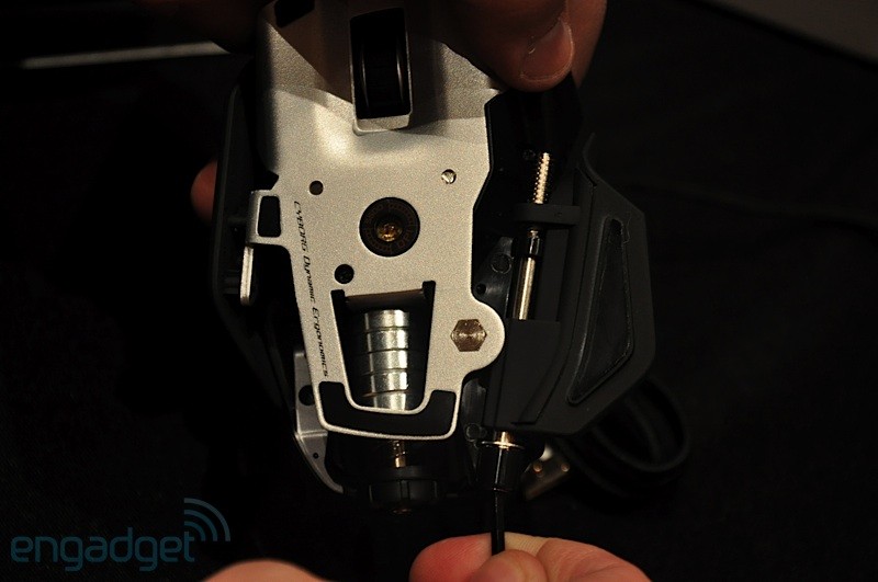 mad-catz-rat-09-hands.jpg