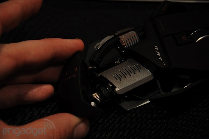 mad-catz-rat-05-hands.jpg