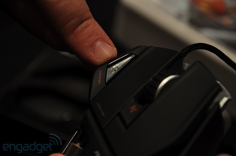 mad-catz-rat-13-hands.jpg