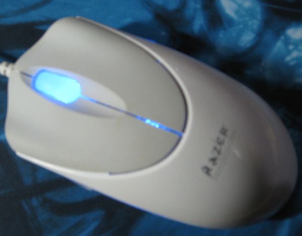 С���߽��ռ��ţ�˳��п���razer,�����⡣����