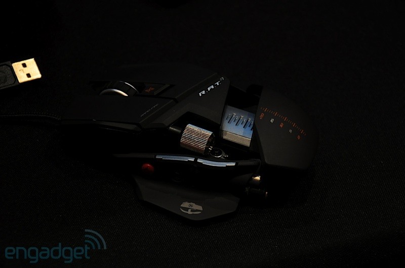 mad-catz-rat-01-hands.jpg
