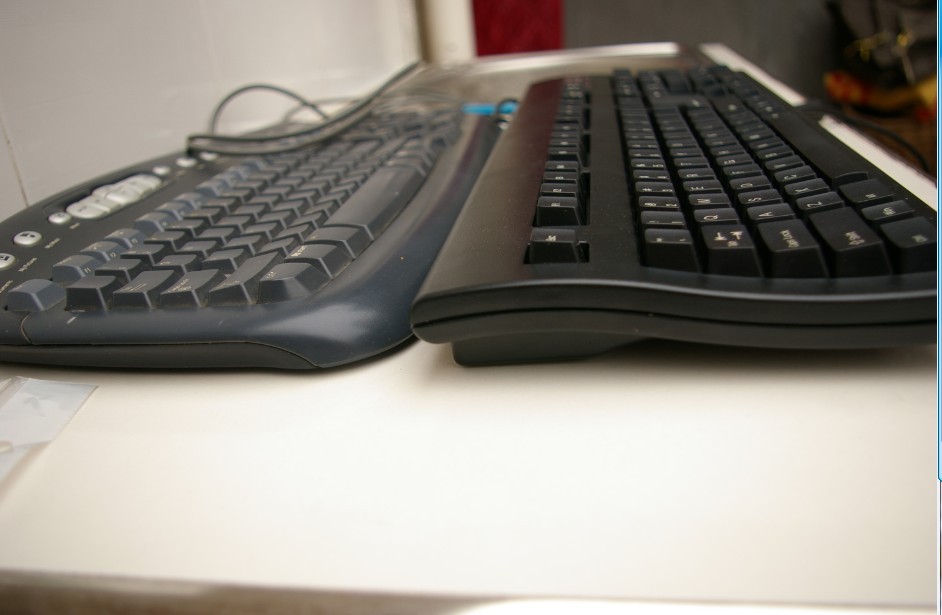 ���Һ�ɫ��ý��ĶԱ�