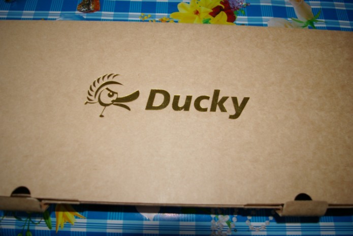 ��ɫ��Ѽ��