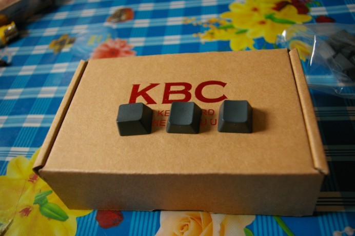 PBTī��ɫ��ñ