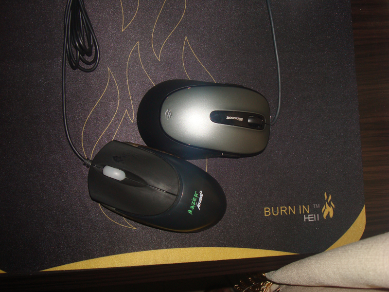 ------------------΢����Ӱ4500��Razer���߶Ա�ͼ