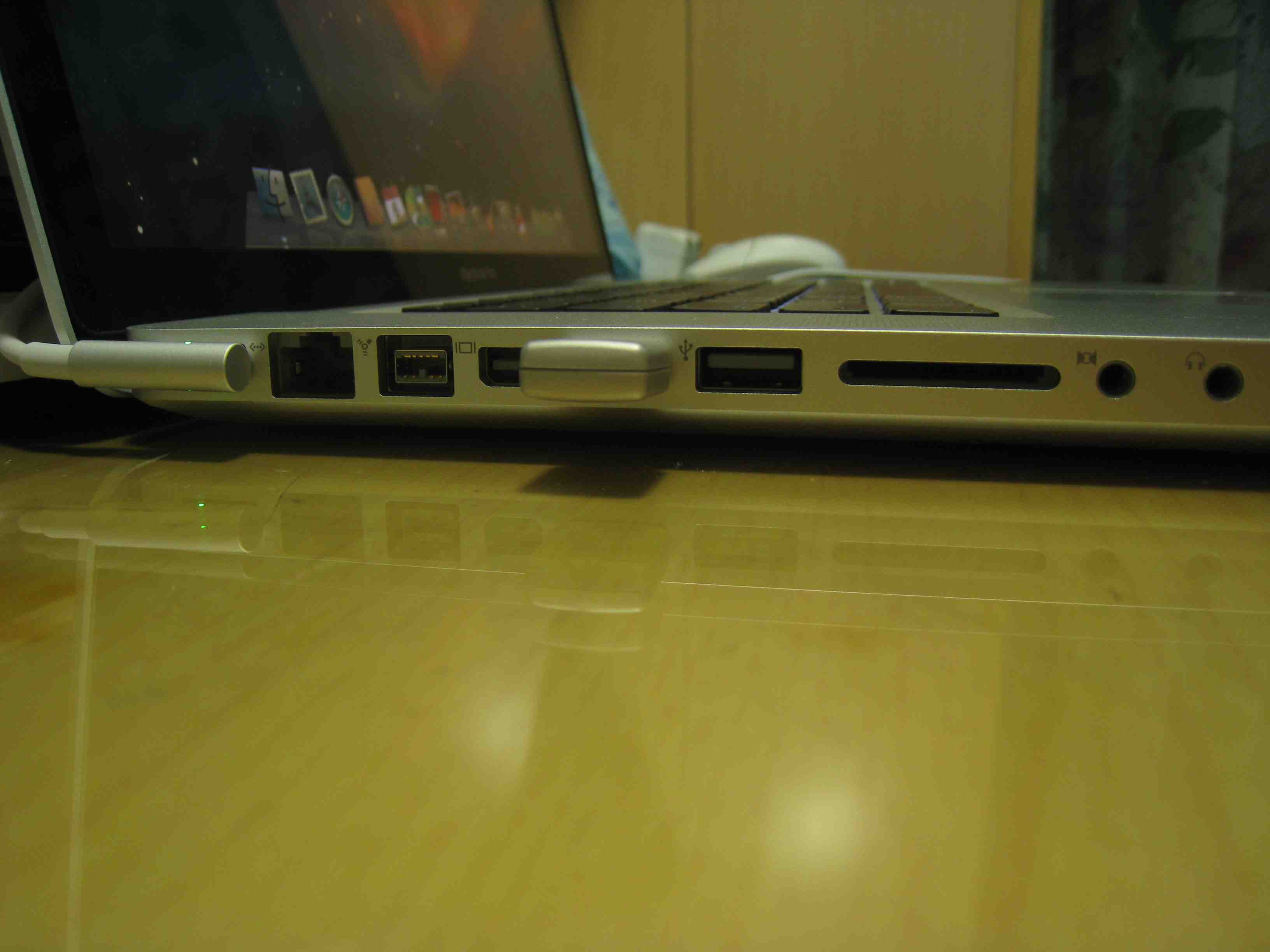 MacBook Pro MC373 ֲ