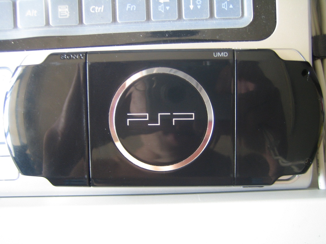 ����9�º�ɫPSP 3000.�����е��.[������]