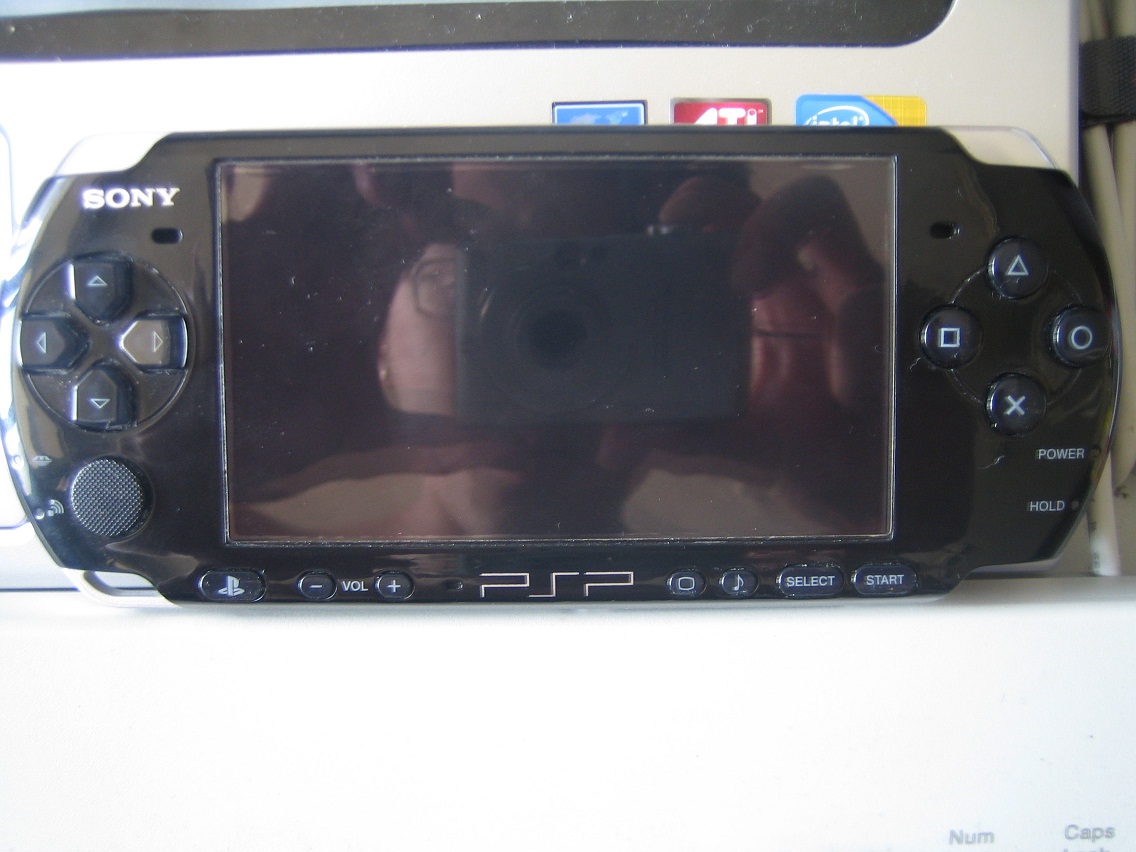 ����9�º�ɫPSP 3000.�����е��.[������]