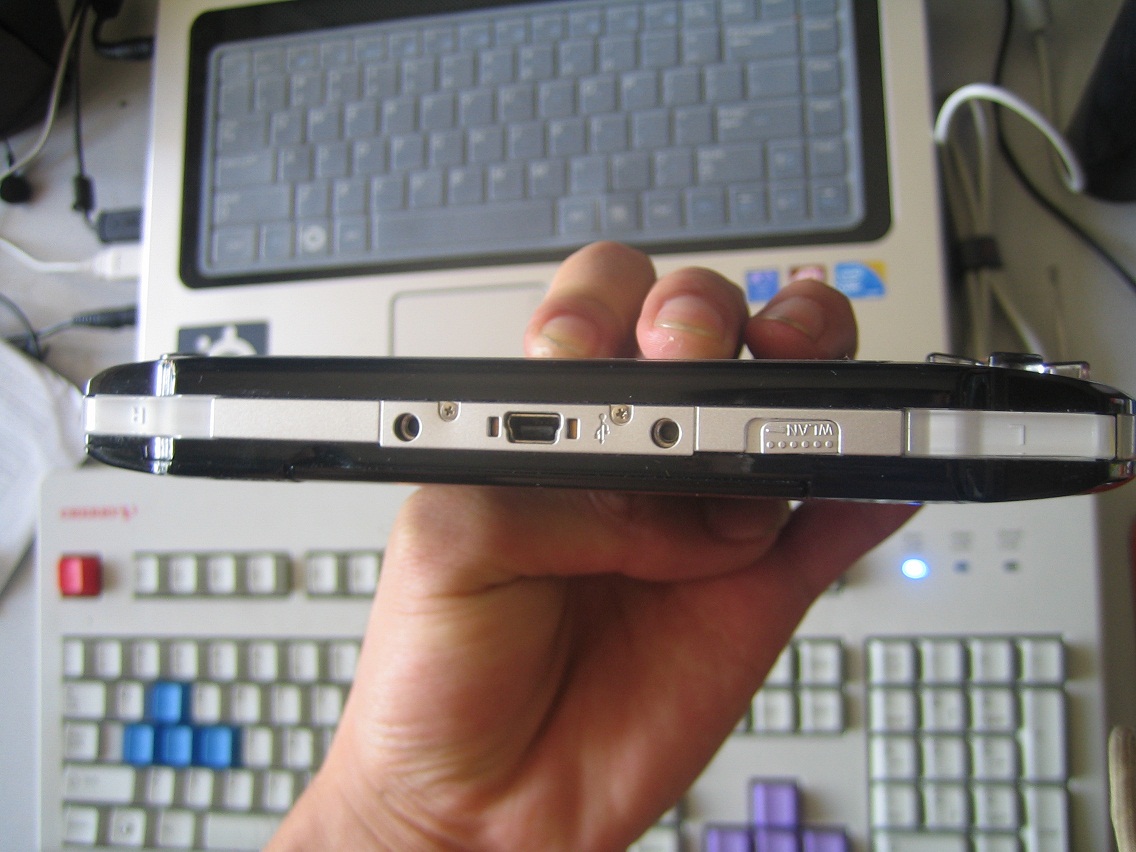 ����9�º�ɫPSP 3000.�����е��.[������]