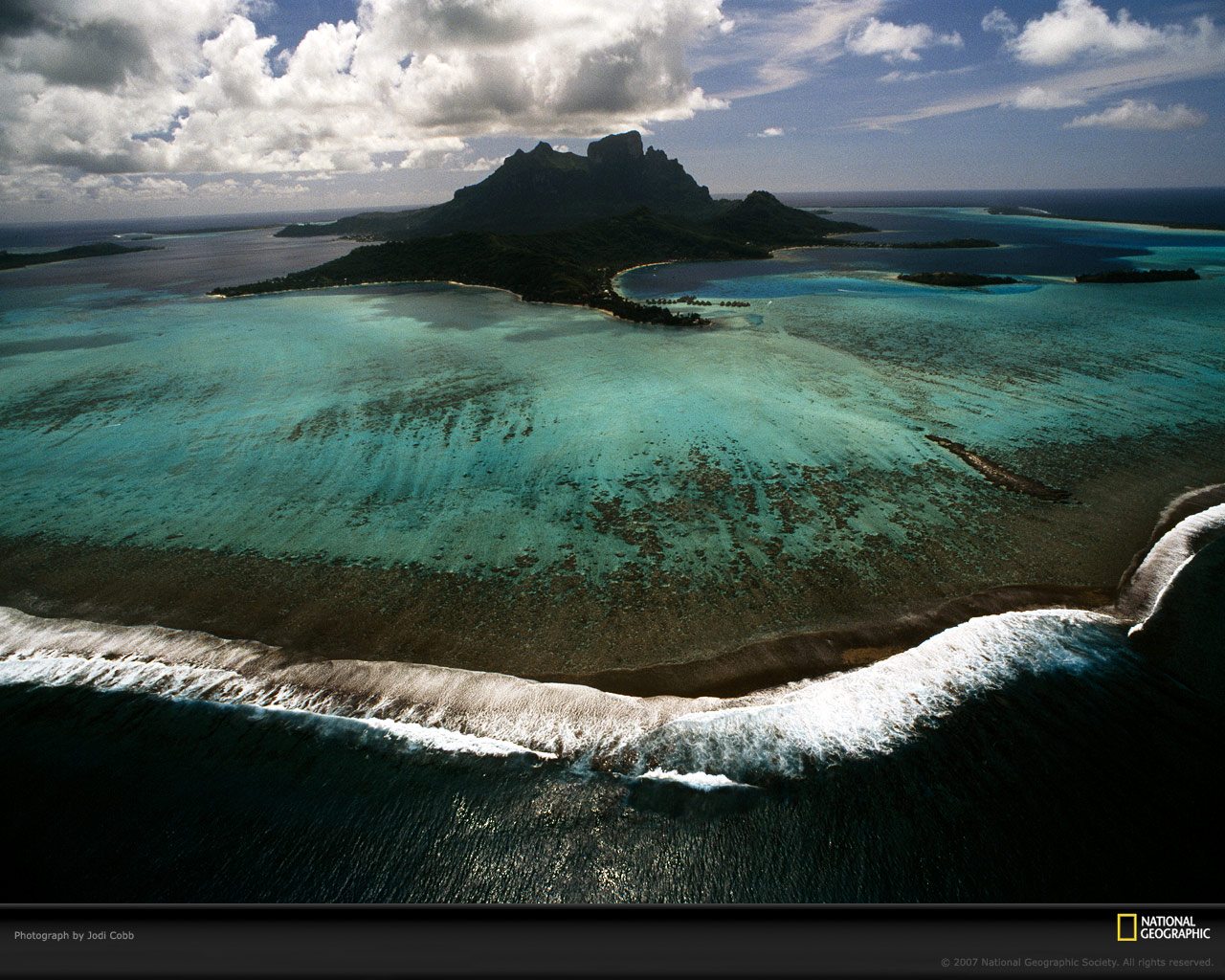 bora-bora-aerial-view-513886.jpg