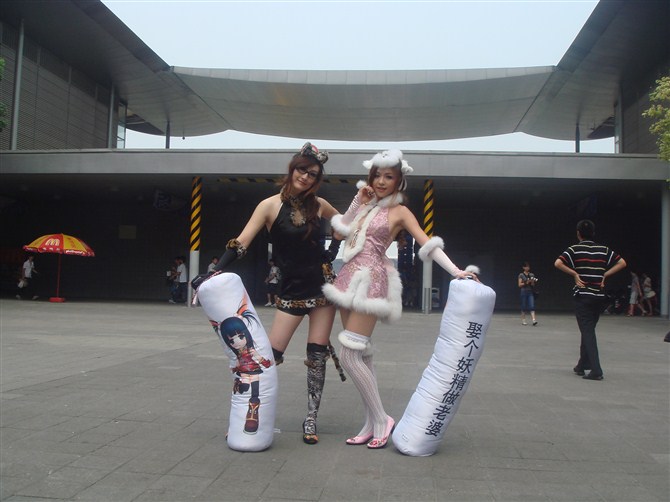 [ԭ��]�������-Zach��Chinajoyһ���� ��ͼ�ǣ�8��10�ո�����ϣ�����ͼ�࣬����