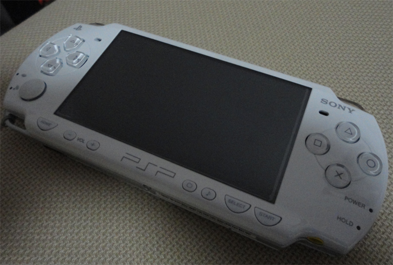 PSP2000,�ѳ�...