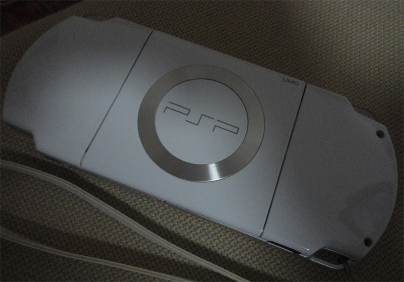 PSP2000,�ѳ�...