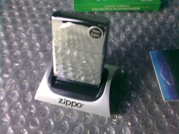 ��һ�� ��Ʒ Zippo ����С�� �ﶥ�ĳ��ż�һ��1�ڵ�֧Ʊ �Ե���